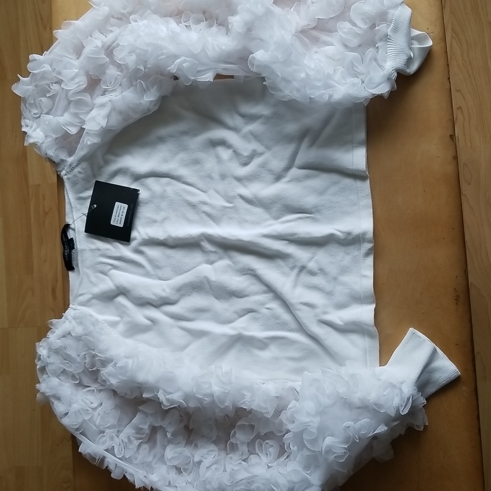 Knit shirt with ruffled sleeves
